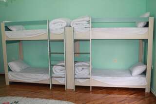 Хостелы Talha Hostel Баку Спальное место на двухъярусной кровати в общем номере для мужчин-1